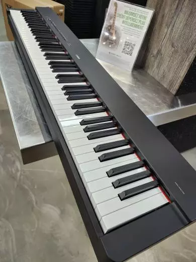 Yamaha - P225 B